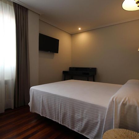 Hosteria De Adarzo Auto Check Santander Bagian luar foto