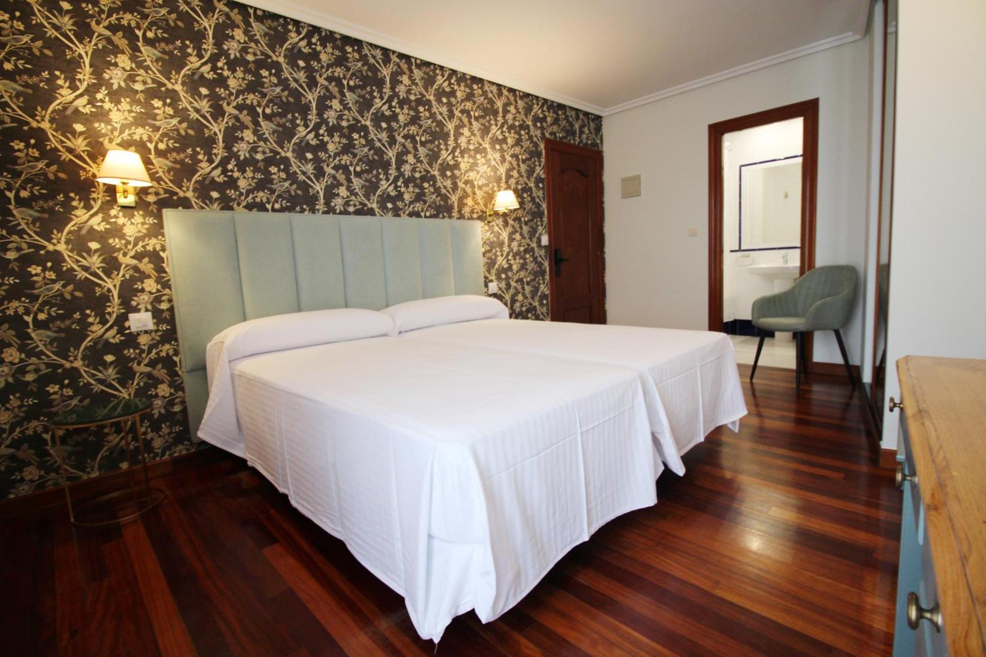 Hosteria De Adarzo Auto Check Santander Bagian luar foto