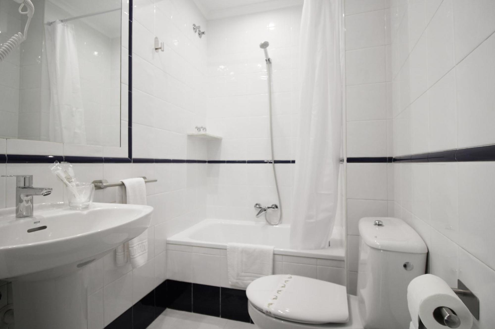 Hosteria De Adarzo Auto Check Santander Bagian luar foto