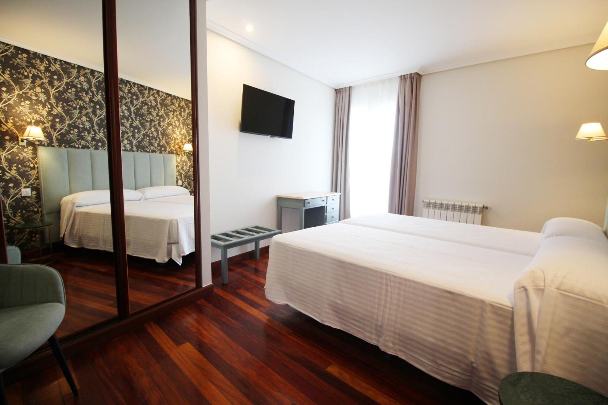 Hosteria De Adarzo Auto Check Santander Bagian luar foto