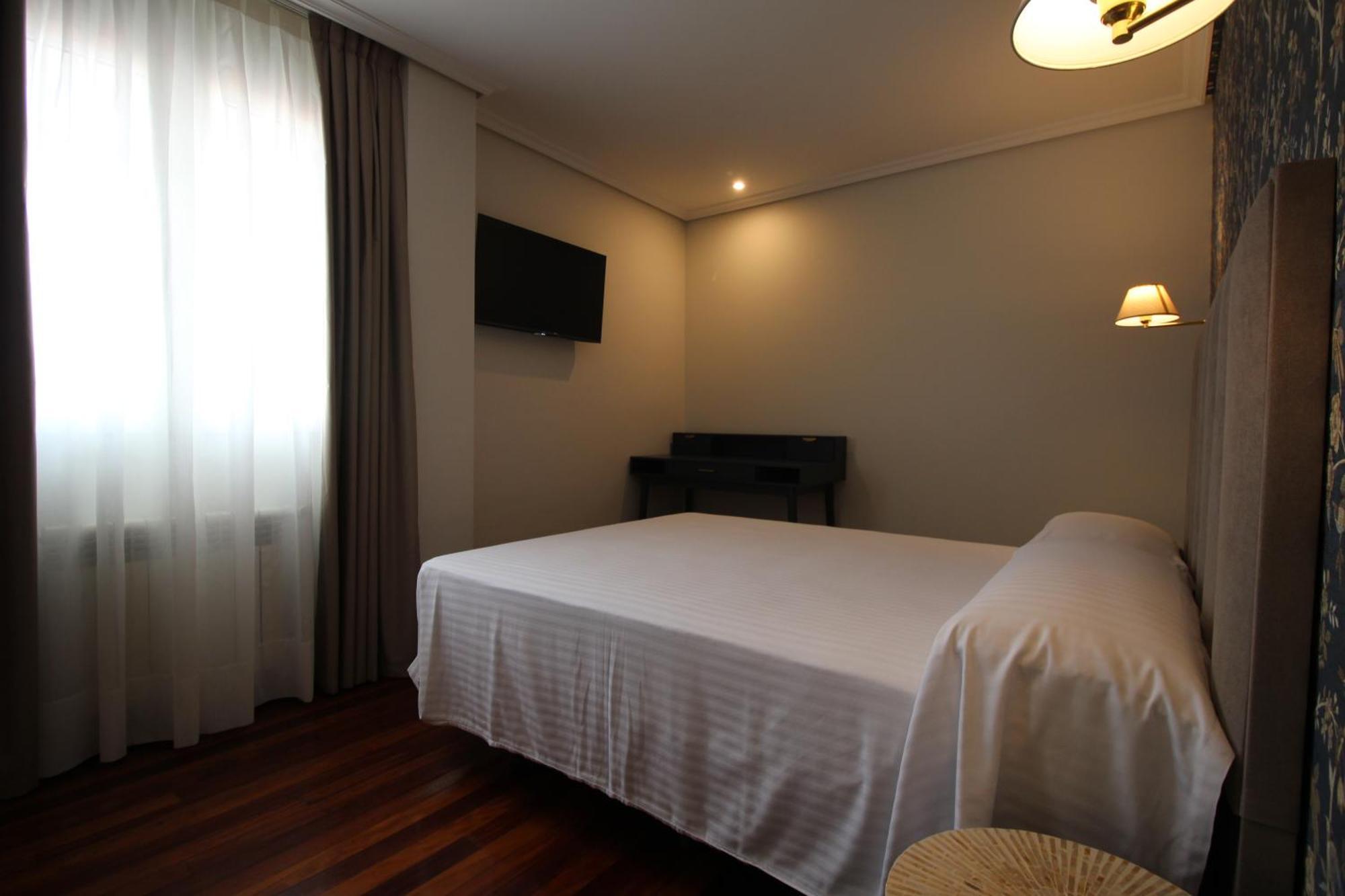 Hosteria De Adarzo Auto Check Santander Bagian luar foto