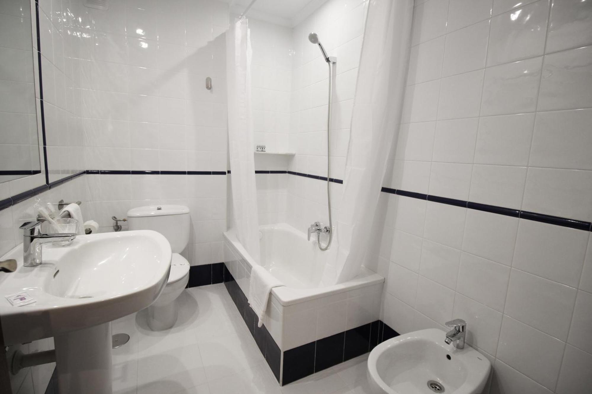 Hosteria De Adarzo Auto Check Santander Bagian luar foto