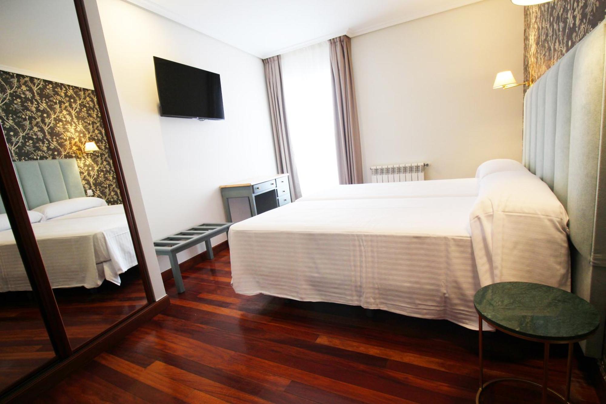 Hosteria De Adarzo Auto Check Santander Bagian luar foto