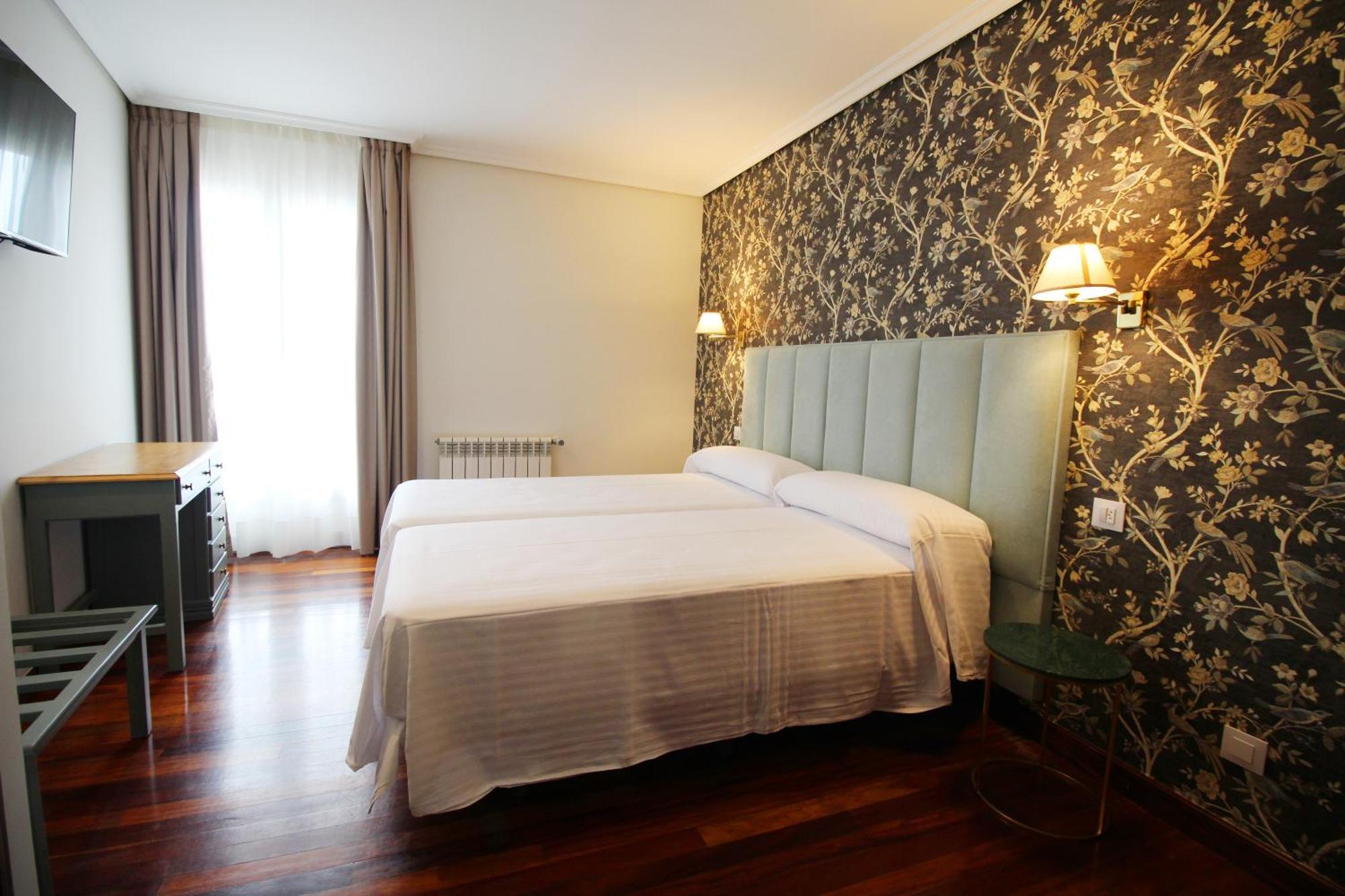 Hosteria De Adarzo Auto Check Santander Bagian luar foto