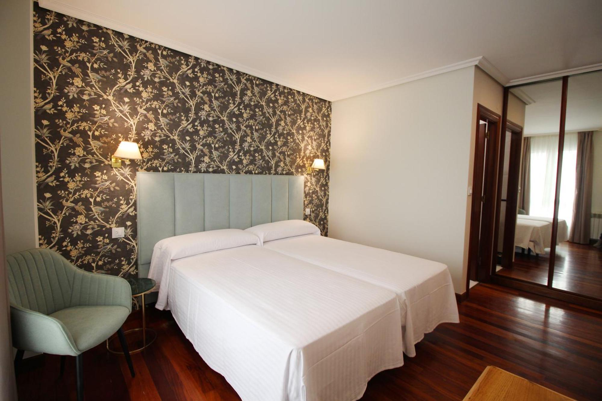Hosteria De Adarzo Auto Check Santander Bagian luar foto